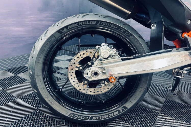 2022 KTM 690 SMC R, Orange - photo 17