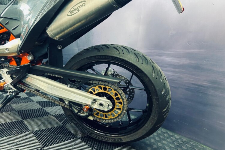 2022 KTM 690 SMC R, Orange - photo 18