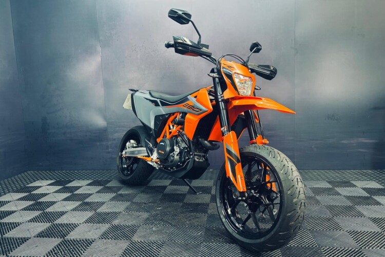 2022 KTM 690 SMC R, Orange - photo 19