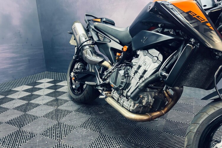 KTM 890 DUKE