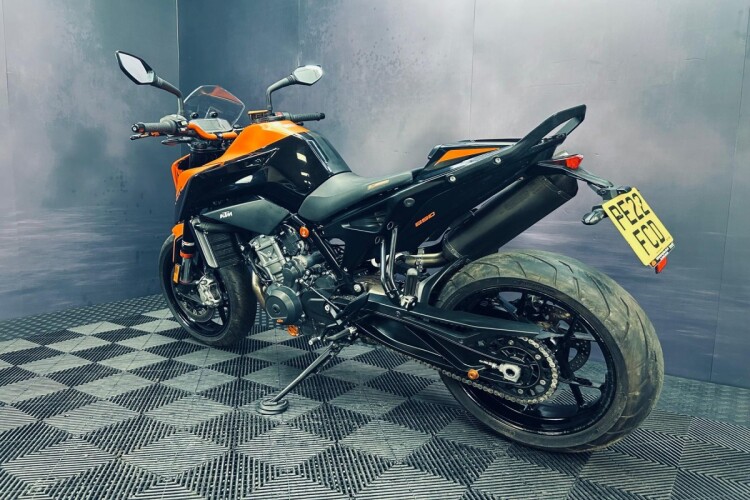 KTM 890 DUKE