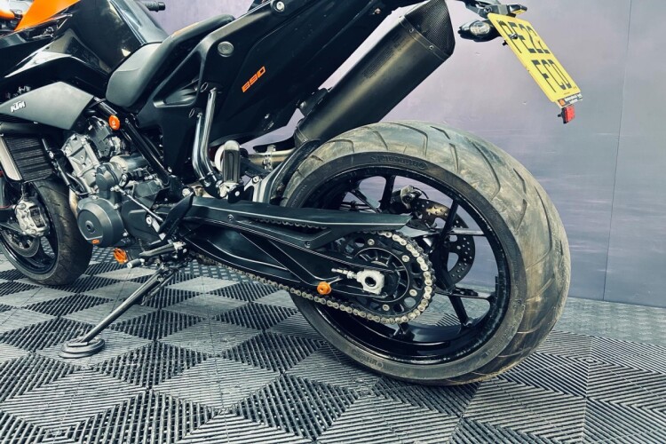 KTM 890 DUKE