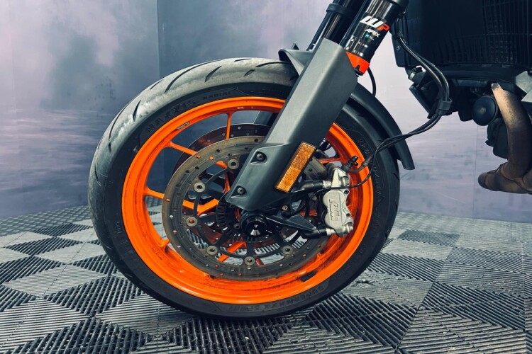 2023 KTM 890 SMT, Orange - photo 16