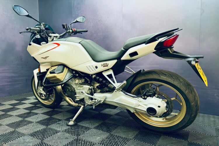 MOTO GUZZI V100 MANDELLO