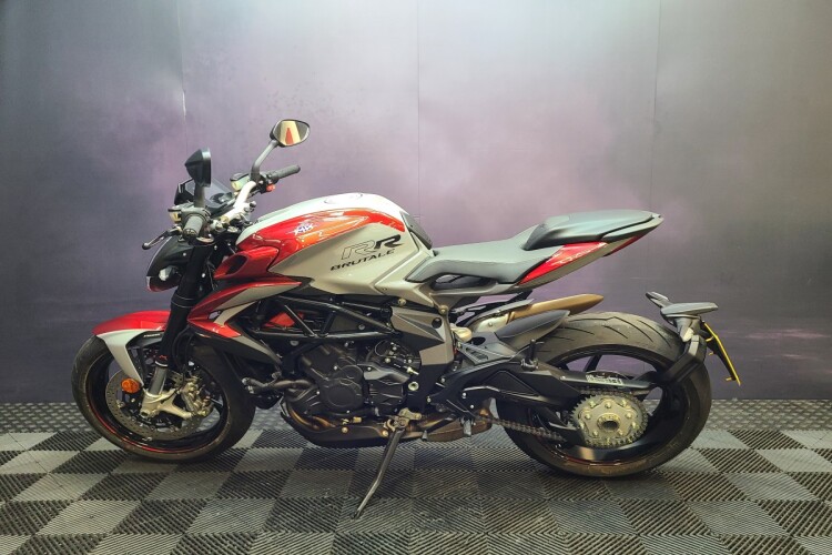 MV AGUSTA BRUTALE 800