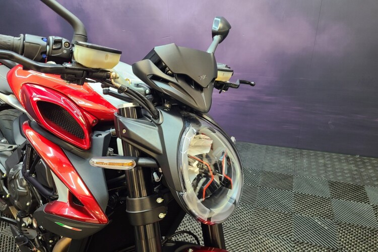 MV AGUSTA BRUTALE 800