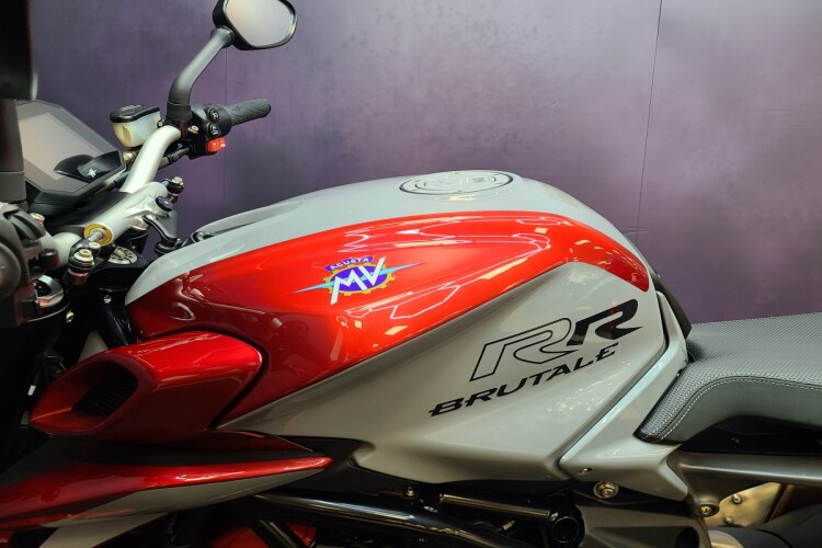 MV AGUSTA BRUTALE 800