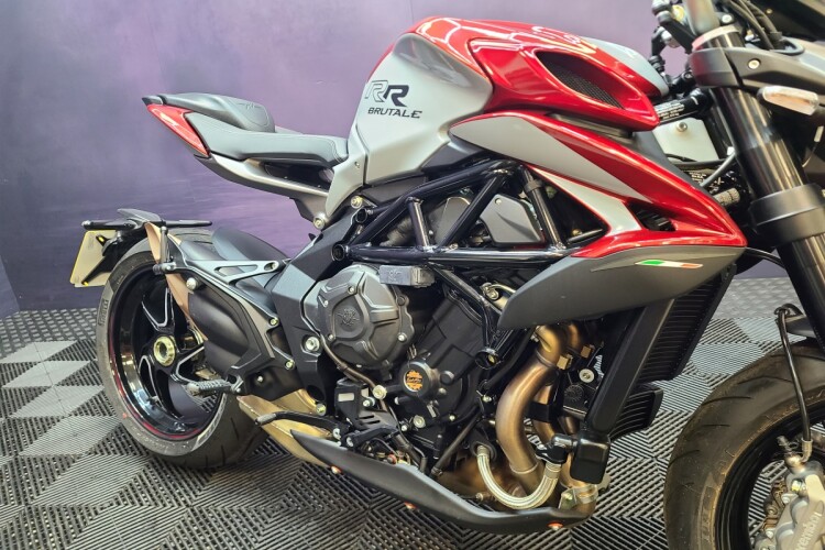 MV AGUSTA BRUTALE 800