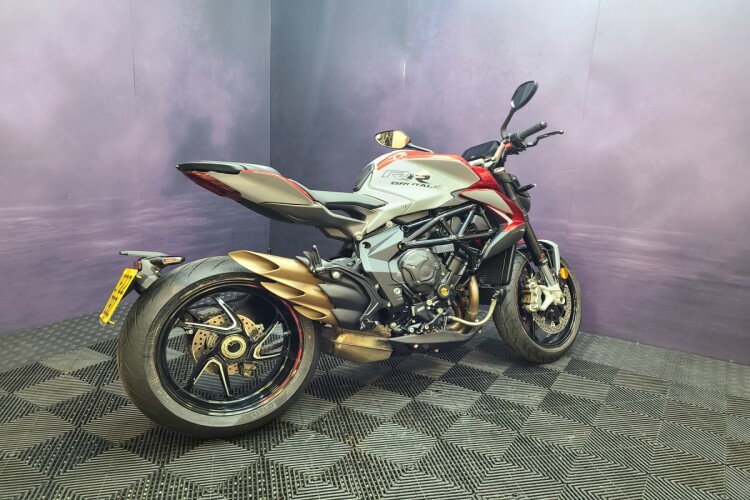 MV AGUSTA BRUTALE 800