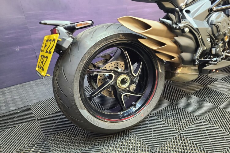 MV AGUSTA BRUTALE 800