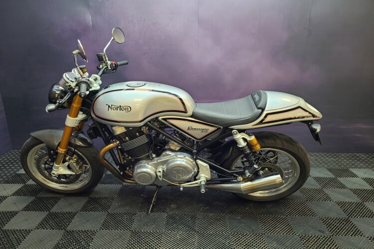 NORTON COMMANDO 961