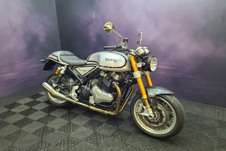 NORTON COMMANDO 961
