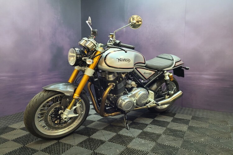 NORTON COMMANDO 961