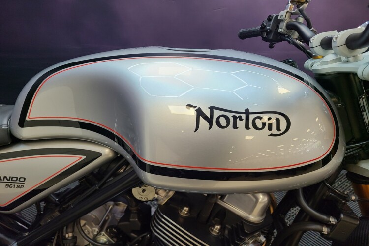 NORTON COMMANDO 961