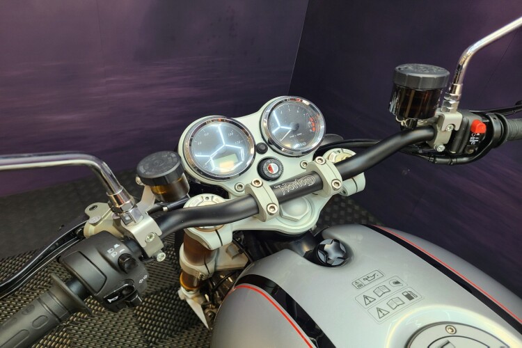 NORTON COMMANDO 961