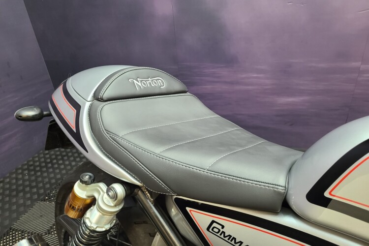 NORTON COMMANDO 961