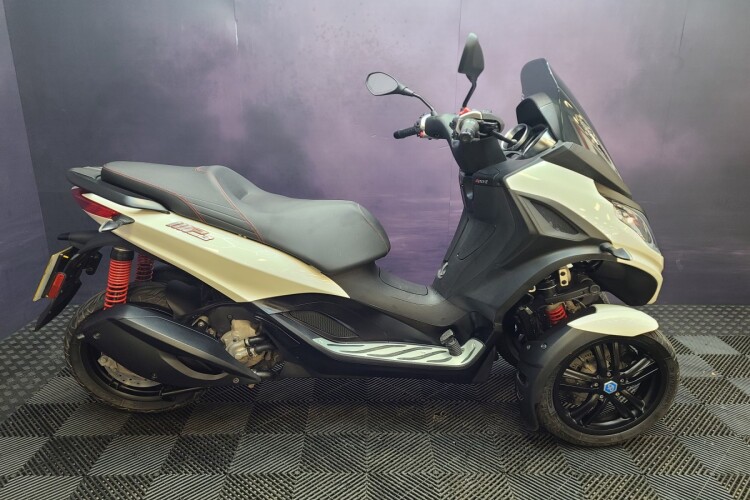 PIAGGIO MP3 300