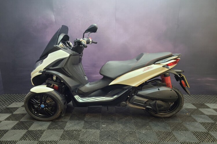 PIAGGIO MP3 300