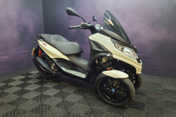 PIAGGIO MP3 300