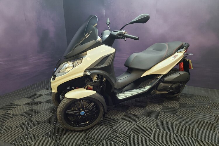PIAGGIO MP3 300