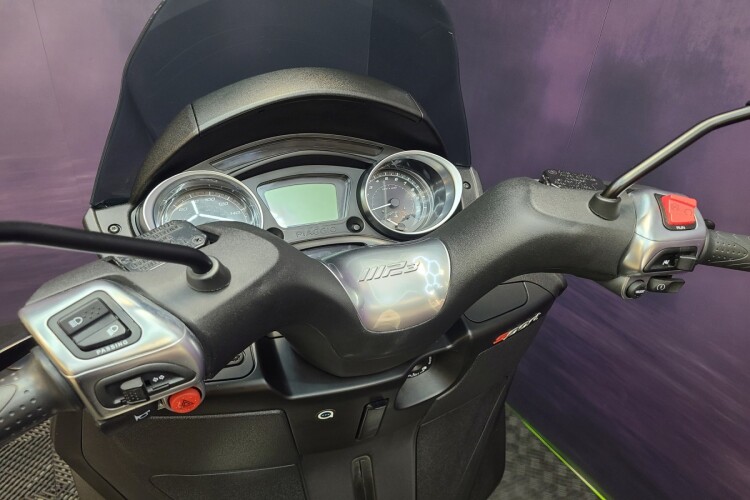 PIAGGIO MP3 300