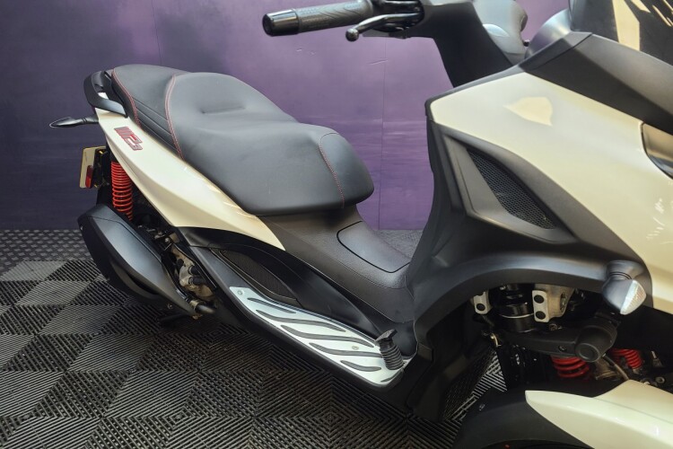 PIAGGIO MP3 300