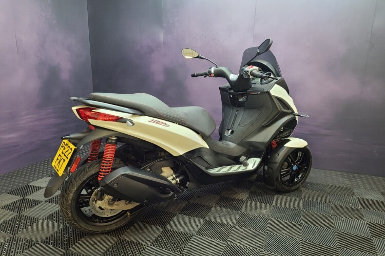 PIAGGIO MP3 300