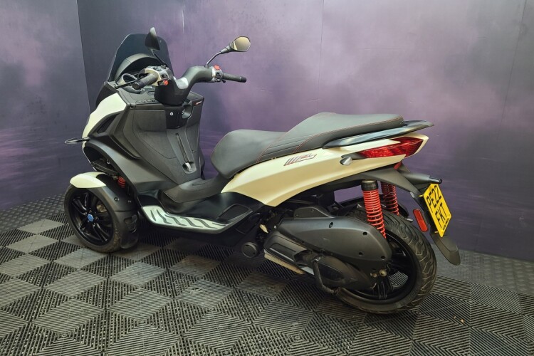 PIAGGIO MP3 300