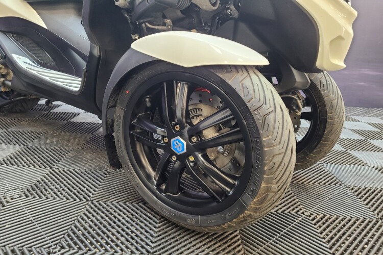 PIAGGIO MP3 300