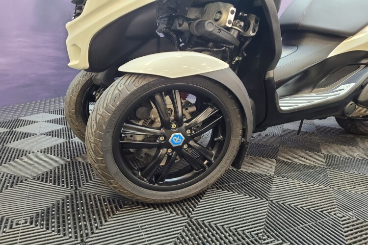 PIAGGIO MP3 300