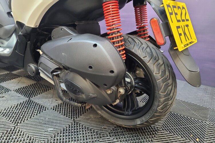 PIAGGIO MP3 300
