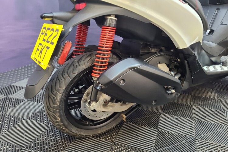 PIAGGIO MP3 300