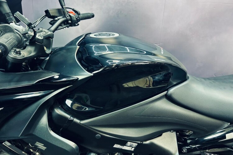 SUZUKI GSX-S1000F