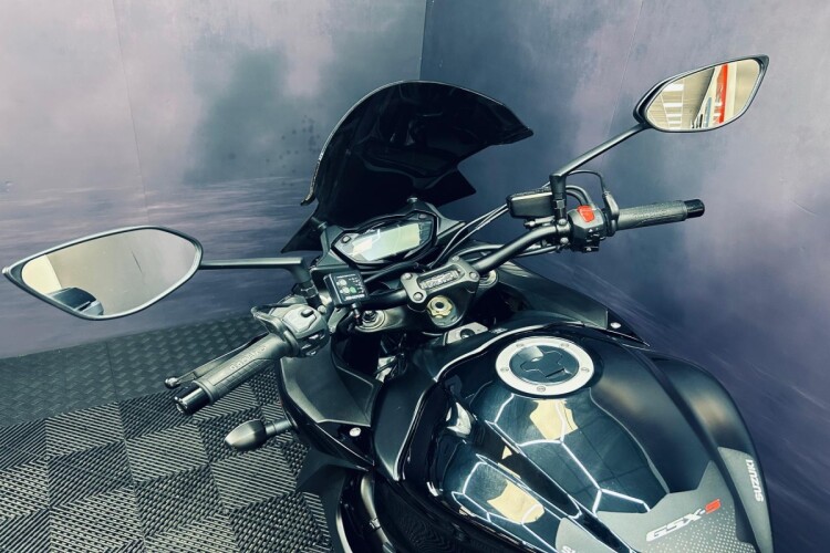 SUZUKI GSX-S1000F