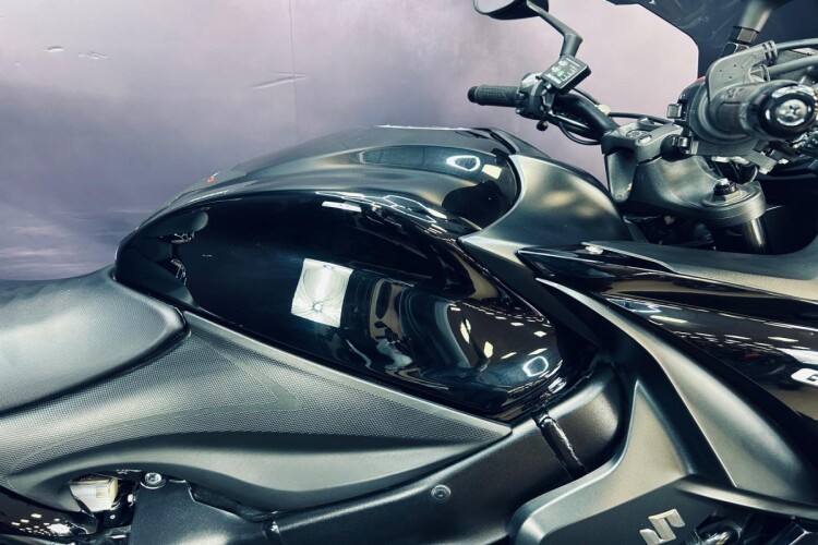 SUZUKI GSX-S1000F