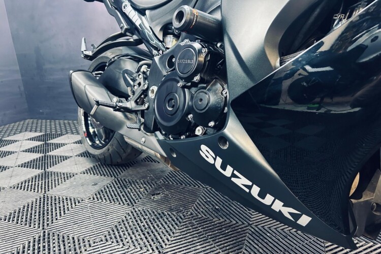 SUZUKI GSX-S1000F