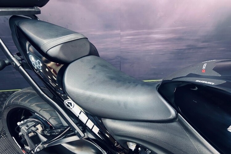 SUZUKI GSX-S1000F