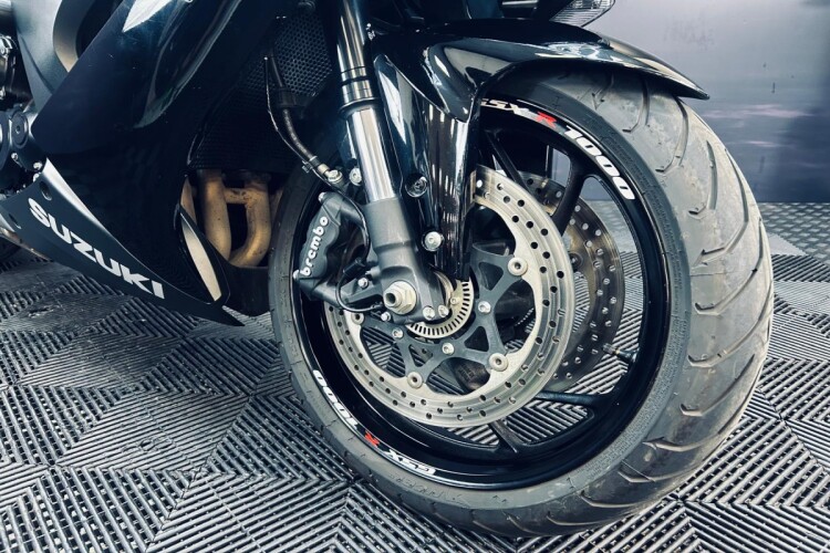 SUZUKI GSX-S1000F