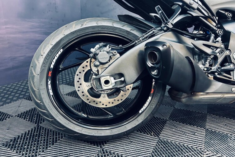 SUZUKI GSX-S1000F