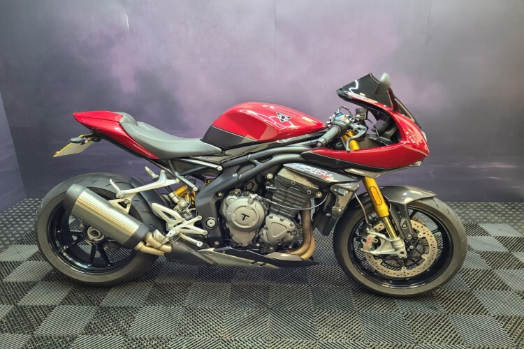 TRIUMPH SPEED TRIPLE 1200