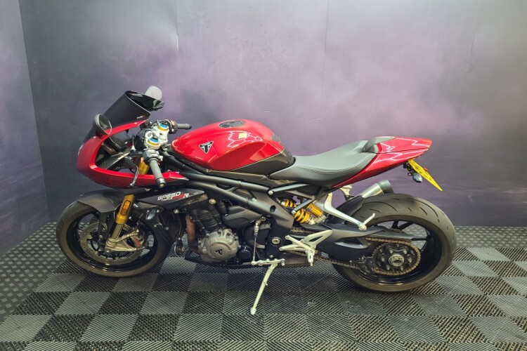 TRIUMPH SPEED TRIPLE 1200