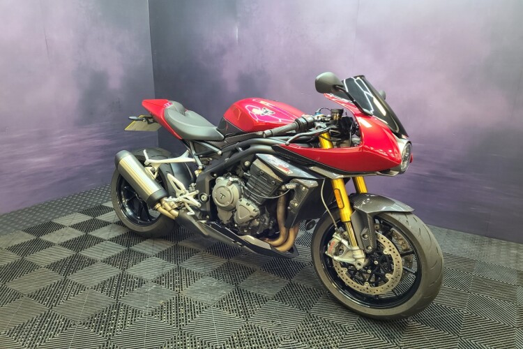 TRIUMPH SPEED TRIPLE 1200