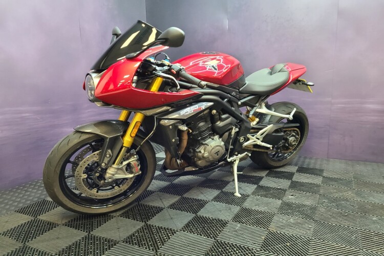 TRIUMPH SPEED TRIPLE 1200