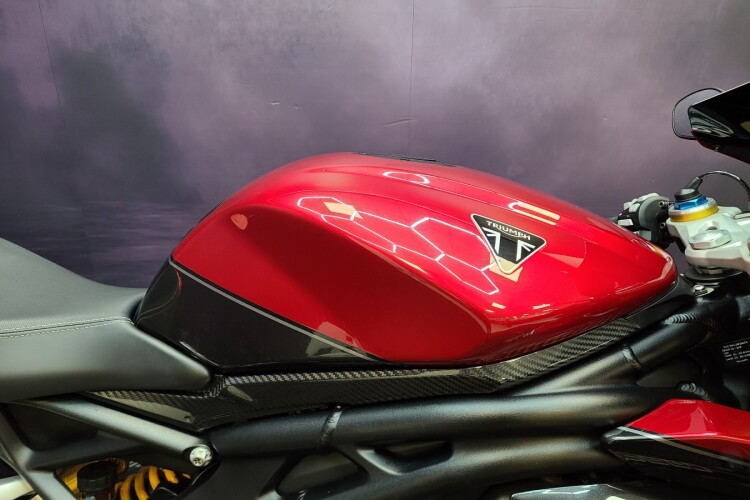 TRIUMPH SPEED TRIPLE 1200