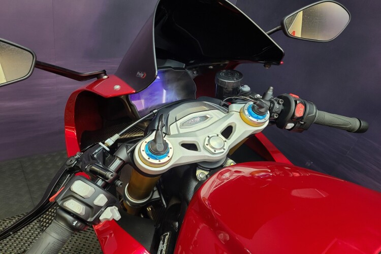TRIUMPH SPEED TRIPLE 1200