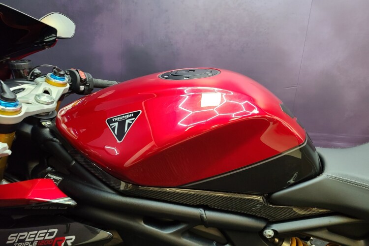 TRIUMPH SPEED TRIPLE 1200