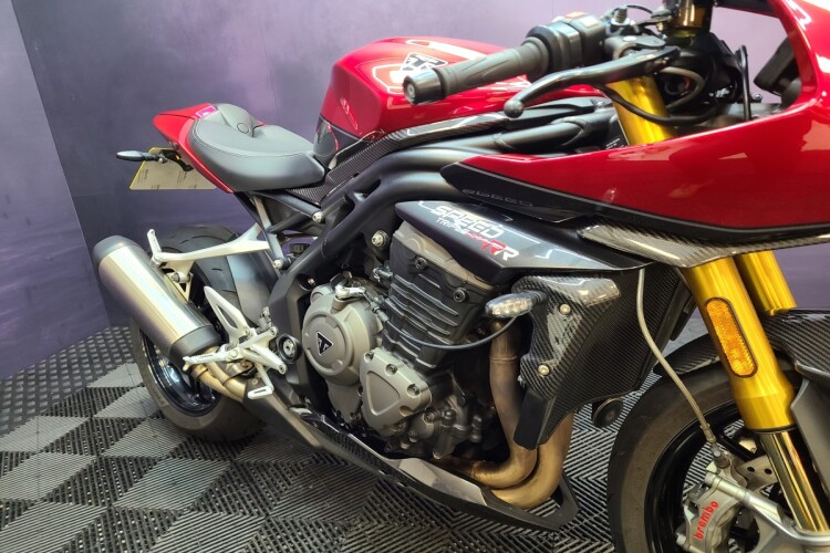 TRIUMPH SPEED TRIPLE 1200