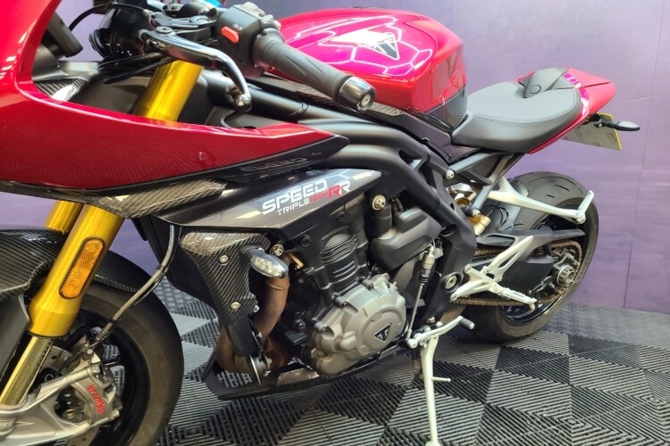 TRIUMPH SPEED TRIPLE 1200