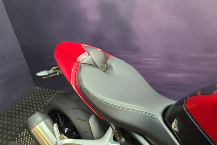 TRIUMPH SPEED TRIPLE 1200