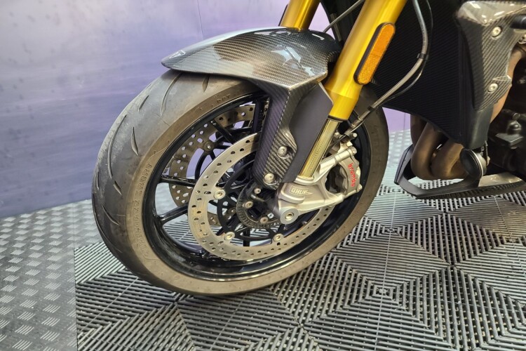 TRIUMPH SPEED TRIPLE 1200